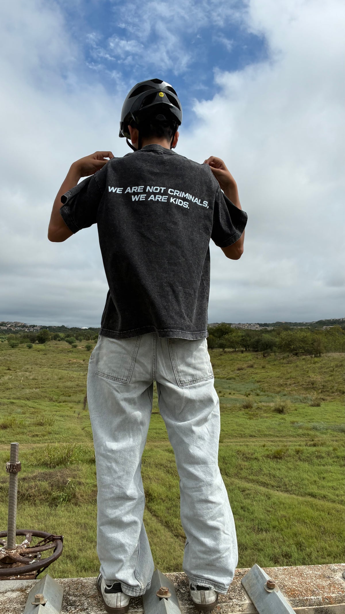 Copemoto “We are kids, not criminals” baggy washed Tee
